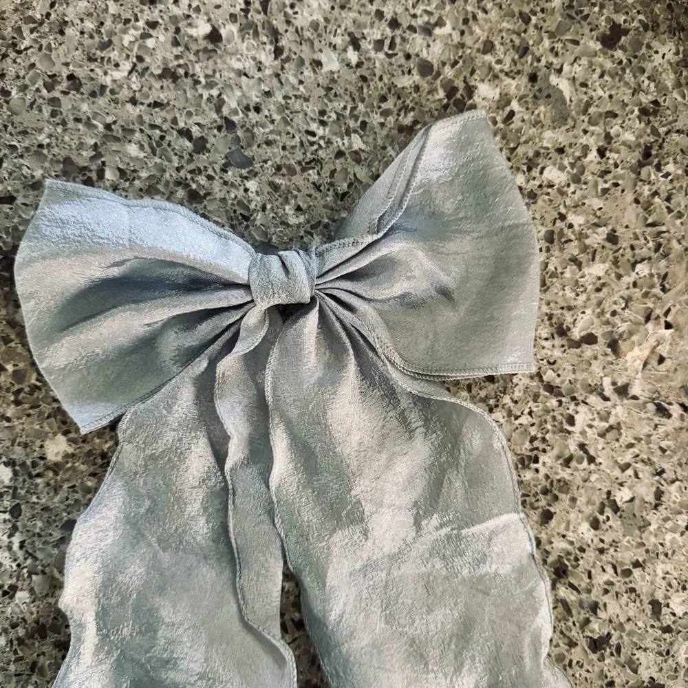 Elegant Silver and Black Hair Bows - EUC 🎀✨